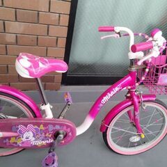 子供用自転車　ミニー　補助輪が付きます