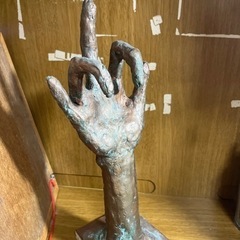 手の塑像