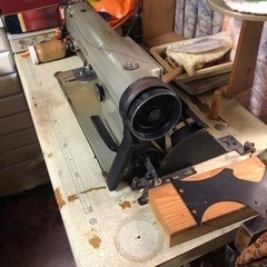 またまた値下げしました。大幅に値下げしました。母が内職で使っていた、JUKIの工業用ミシン