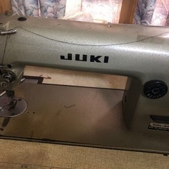 またまた値下げしました。大幅に値下げしました。母が内職で使っていた、JUKIの工業用ミシン