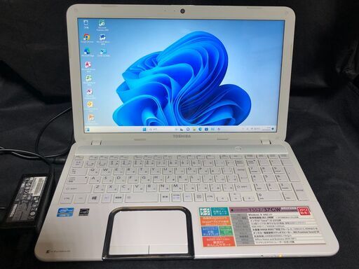 「東芝ダイナブック T552/37GW(PT55237GBHW・2012年秋冬モデル)」Win11 ＆ Office2010インストール済 / Core i3-2312M(2コア/4スレッド) / メモリー4GB / HDD-320GB / ブルーレイドライブ搭載 / Webカメラ / 無線LAN / Bluetooth / 大画面15.6型ワイド光沢LED液晶搭載ノートPC / 中古美品