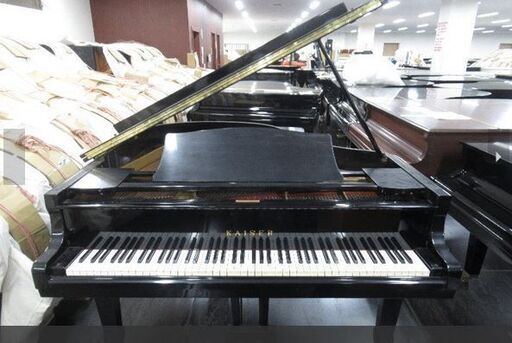ヤマハの昔の１つのブランドであるカイザーのグランドピアノ