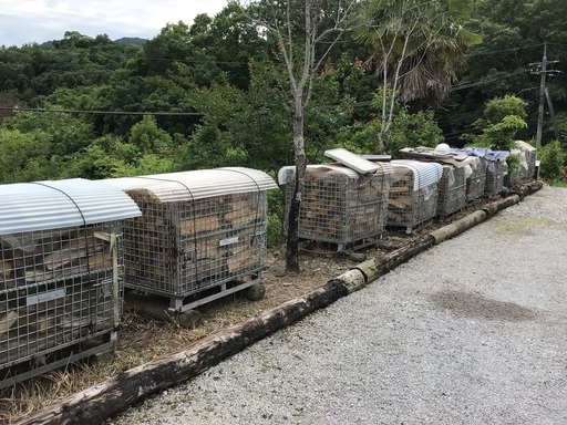 薪ストーブの薪 ナラ、クヌギ全て広葉樹です。現在残り8パレットです  