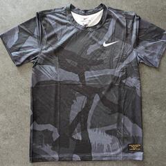 【完全新品未使用】Nike メンズトレーニング用半袖Ｔシャツ Mサイズ