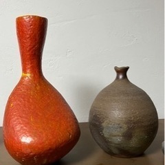 様々な形の花瓶