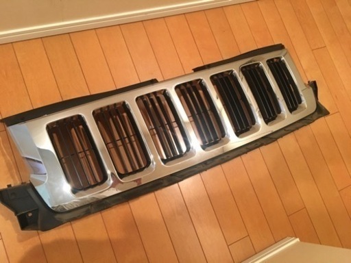 Jeep グランドチェロキー　フロントグリル