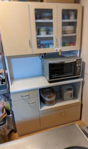 ※決まりました※食器棚　2階から一緒に下ろして持って帰っていただける方に…