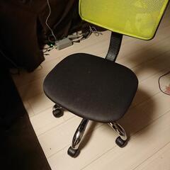 通気性抜群　キャスターチェア　グリーン×ブラック　オフィス用椅子