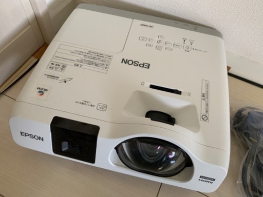 EPSON 超単焦点　プロジェクター　EB-536WT