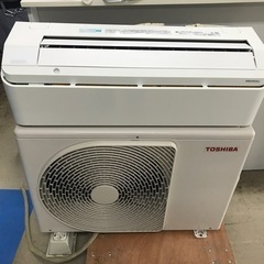 A2306-224 東芝 エアコン RAS-C285RT 2017年製 6〜10畳 室外機の足片方なし リモコン、背板あり、背板ビス無し 傷、汚れあり ポンプダウン済 未清掃 エアコンガス残量不明 A2306-224 東芝 エアコン RAS-C285RT 2017年製 6〜10畳 室外機の