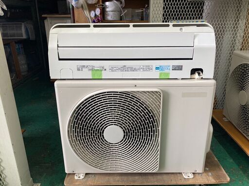 K04260　東芝　中古エアコン　主に14畳用　冷房能力　4.0KW ／ 暖房能力　5.0KW