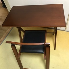 折り畳みテーブルと椅子のセット