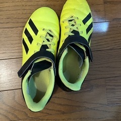 adidasサッカーシューズ21cm