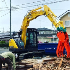 【月給250,000円〜375,000円】解体現場重機オペレーター