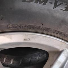 お値下げしました！　ランクル200純正　285/60r18スタッドレス　タイヤ・ホイール
