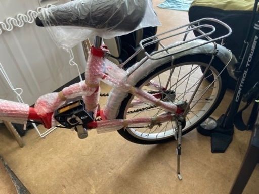 【未使用品】折りたたみ自転車(赤)　リサイクルショップ宮崎屋　佐土原店　23.6.8F 未使用品】折りたたみ自転車(赤) リサイクルショップ宮崎屋 佐土原店