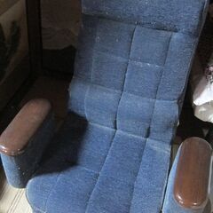 （J-550)　紺の座椅子(中古）*引取り限定(加古川市　鶴林寺前）