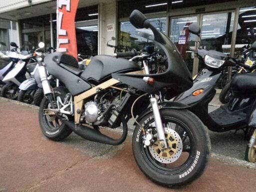 NO.4704　ＴＺＭ５０Ｒ　水冷２サイクル７．２馬力エンジン　６速ギヤ　セル付き　チャンバー付き　マッドブラック　☆彡