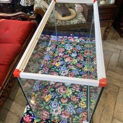 ガラス水槽本体、濾過槽（現状品）、ライト※魚は付きません。