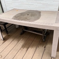 ガーデンテーブルとイス2脚【無料】