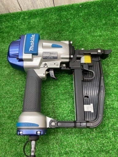 中古品 □ makita 常圧フロアタッカ AT1150B □ D □ ITMKP1PMJ284 中古品 □ makita 常圧フロアタッカ AT1150B □ D □ ITMKP1PMJ284