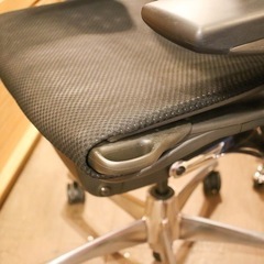 ハーマンミラー　hermanmiller エンボディチェア　オフィスチェア　OAチェア　デスクチェア　アルミポリッシュ　