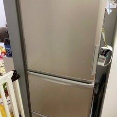 取引先決まってますジャンク品　シャープ冷蔵庫350L  2018年製