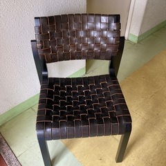 革の椅子