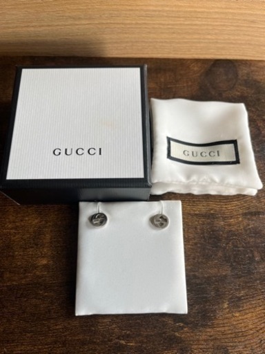 GUCCI ピアス　両耳　インターロッキングG