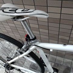 ☆明日まで2,000円引き☆ ホワイトグリップ 7段変速 クロスバイク🎵