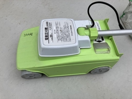 電動芝刈り機　アイリスオーヤマ（新品交換刃つき）