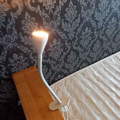 IKEA クリップ式LEDスタンドライト(白)①