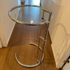ガラス　サイドテーブル