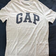GAPのTシャツ（5枚）、スウェット3枚売ります。