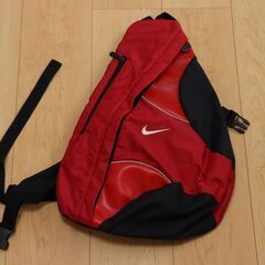 NIKE　ワンショルダーバッグ　赤