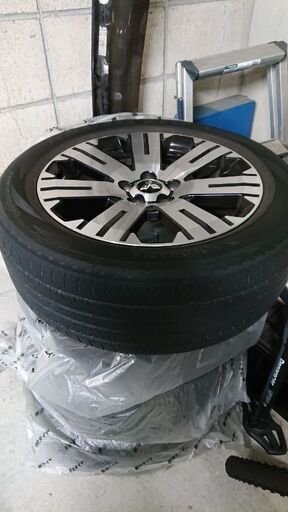 デリカD5 純正タイヤ（ホイール付）225/55R18