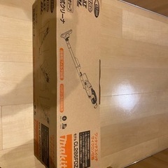マキタ充電式クリーナー　掃除機　オリーブ色