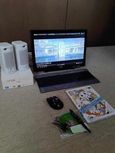 超小型デスクトップPCと19インチ液タブ（PCモニタ兼用）・漫画・イラストソフトセット
