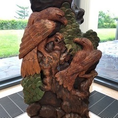 木彫りの置物　鷹の木彫り　差し上げます。