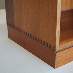 北欧デンマークよりSoborg Mobler(ソボーモブラー)社製の Christian Hvidtデザイン マホガニー材 ブックシェルフ/ブックケース。コンパクトでスッキリとしたヴィンテージ本棚。DF108