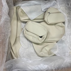 ラパン　ブロスクラッツィオ　シートカバー　　白でかなり清潔感があり状態は新品未使用です