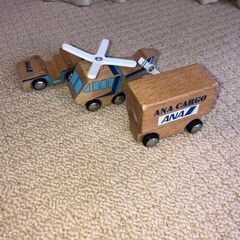 ANA 飛行機　ヘリコプター　木製　おもちゃ