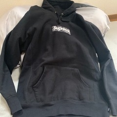 シュプリームパーカー　M定価です‼️