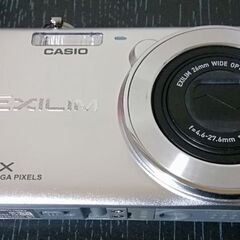CASIOデジタルカメラ美品でも盗撮はしないで価格(。-∀-)