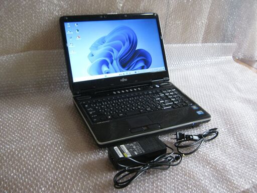 美品 動作軽い 起動約 30秒 新品SSD 512GB ブルーレイWindows11 Home 64bit 4GB Core i5 HDMI Wifi テンキー Office365 光沢LCD