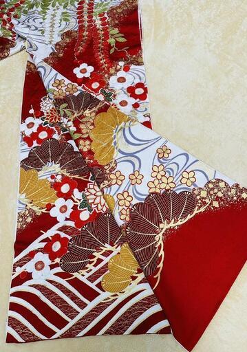 入荷なう 振袖 早い者勝ち‼️ 正絹 古典柄 刺繍 総柄 着物・浴衣