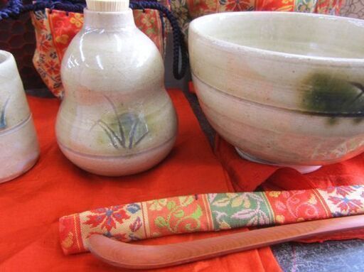 茶道具 利休茶箱 鎌倉彫 茶器セット 茶碗 仕覆 茶杓 棗 振出し 茶巾筒他