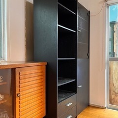 Black shelf 黒い収納棚。高さ約1.8m。収納力あります。