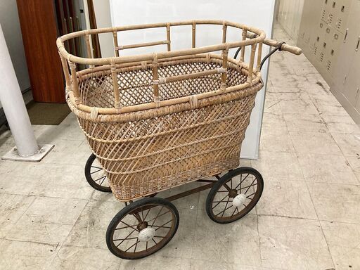 愛知県のその他 乳母車 ベビーカー 手すり付 籐製 保育園 幼稚園 転落 
