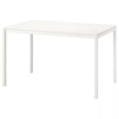 イケアの白いテーブル Ikea white table